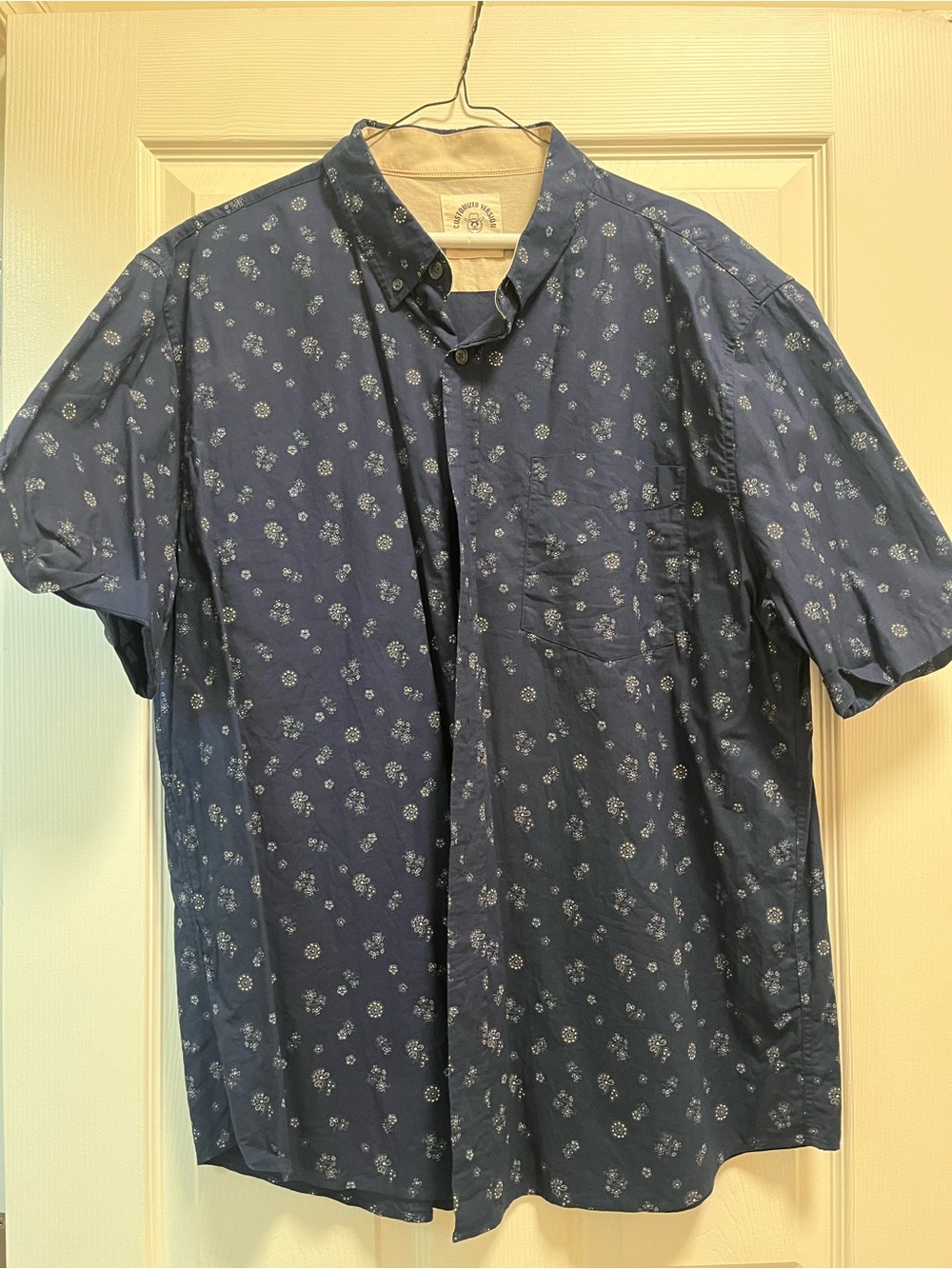 Men's Navy Short-Sleeve Button-Up Shirt with Subtle Floral Print